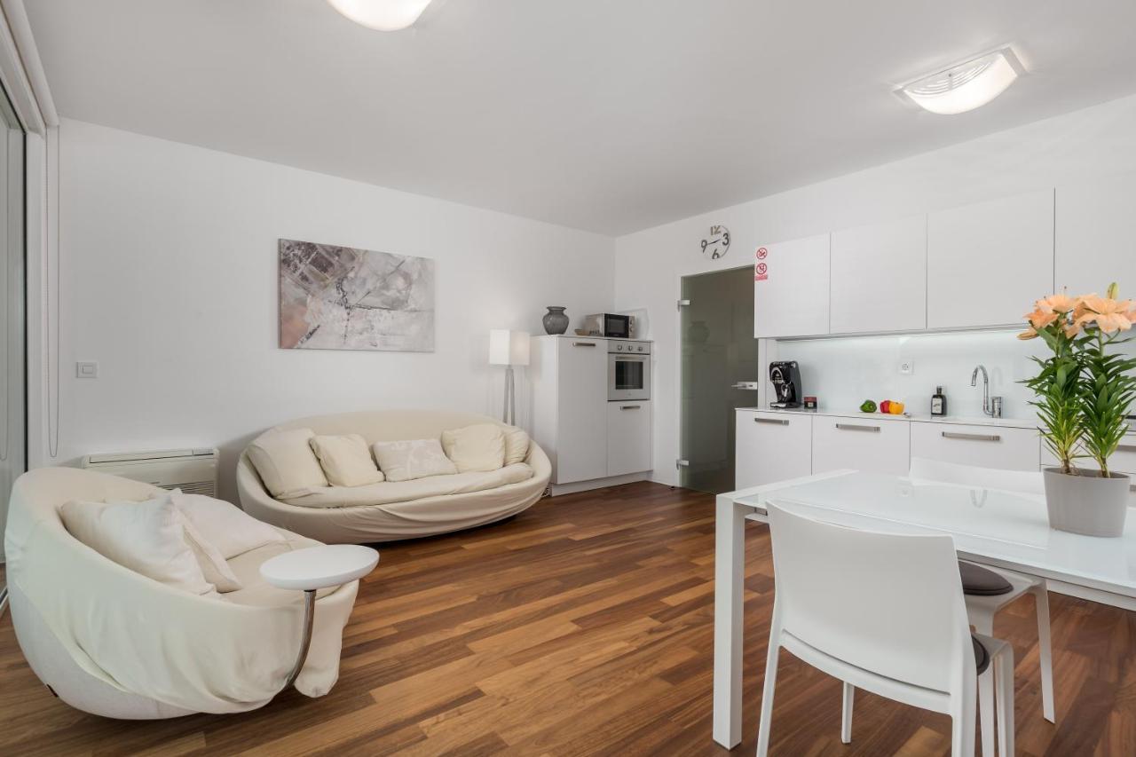 Apartment Mara Opatija With Rooftop Swimming Pool Ічичі Екстер'єр фото